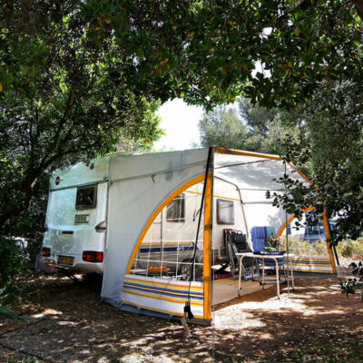 https://www.bonporteau.fr/base/uploads/2021/03/bonporteau-emplacement-camping-car-caravan-2.jpg